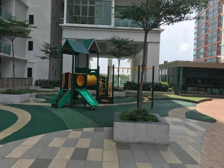 Palazio 情趣民宿 Mount Austin Apartment *